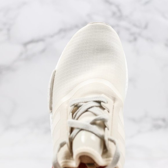 Athletic_Shoes